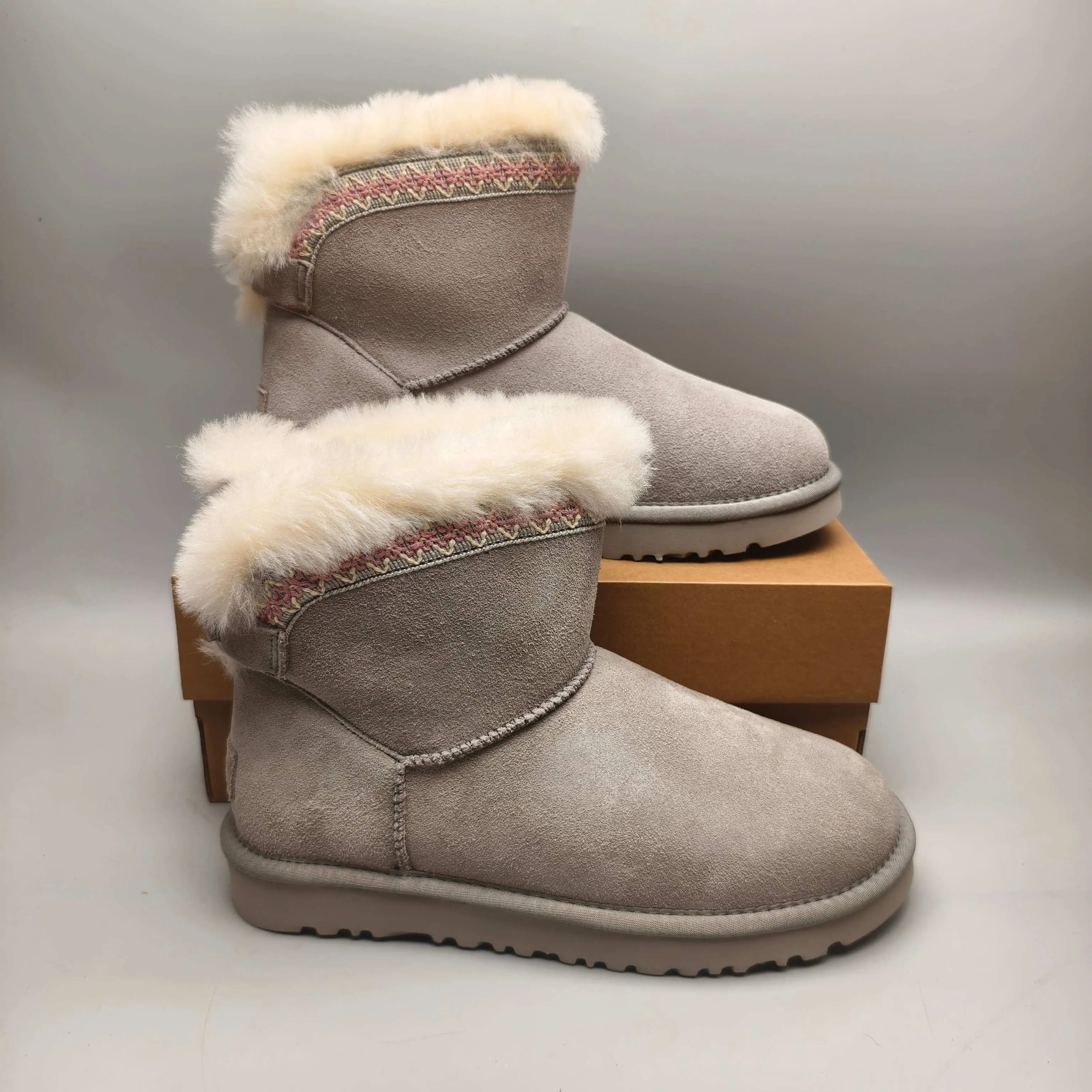 💰520 UGG sheepskin all-in-one snow boots 4517 ethnic style back buckle style color: maroon gray matching size: 35-40